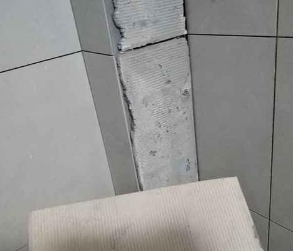 中阳瓷砖空鼓维修公司分享下厨房瓷砖脱落的补救措施。